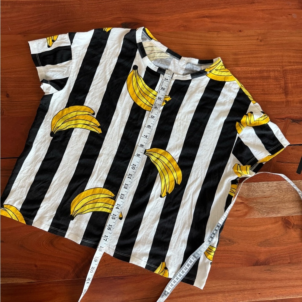 ๐ฆ Zara Black and White Boxy Short Sleeve banana striped T-Shirt - Picture 5 of 5